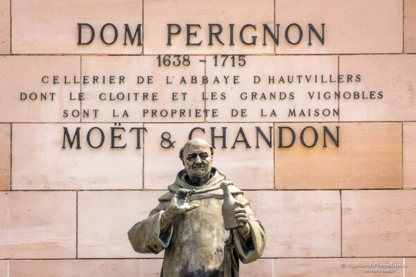 Αυτή είναι η ιστορία της δημοφιλούς σαμπάνιας Dom Perignon!