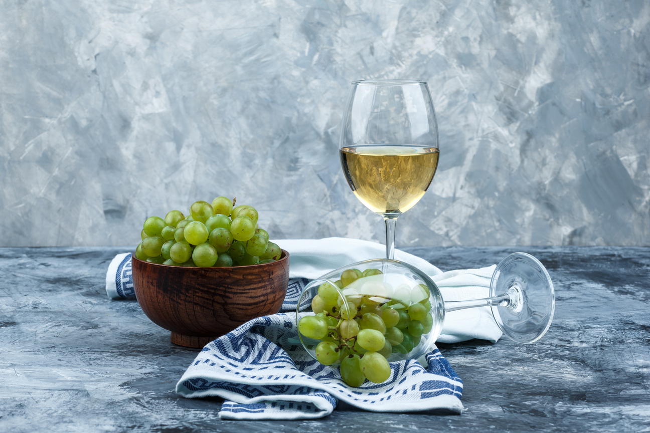 Αποκαλύπτοντας τα οφέλη του λευκού κρασιού για την υγεία